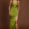 Vittoria Maxikleid mit U-Ausschnitt und Schnürung am Rücken in Olivgrün Vittoria Maxikleid mit U-Ausschnitt und Schnürung am Rücken in Olivgrün