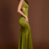 Vittoria Maxikleid mit U-Ausschnitt und Schnürung am Rücken in Olivgrün Vittoria Maxikleid mit U-Ausschnitt und Schnürung am Rücken in Olivgrün