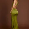 Vittoria Maxikleid mit U-Ausschnitt und Schnürung am Rücken in Olivgrün Vittoria Maxikleid mit U-Ausschnitt und Schnürung am Rücken in Olivgrün