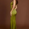 Vittoria Maxikleid mit U-Ausschnitt und Schnürung am Rücken in Olivgrün Vittoria Maxikleid mit U-Ausschnitt und Schnürung am Rücken in Olivgrün