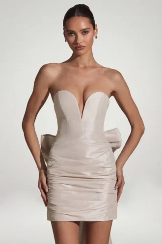 Viviana Satin-Minikleid mit Schleifenverzierung und trägerlosem Ausschnitt in Elfenbein