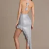Vivienne Premium Asymmetrisches Maxikleid mit tiefem Ausschnitt und Verzierungen in Silber Vivienne Premium Asymmetrisches Maxikleid mit tiefem Ausschnitt und Verzierungen in Silber