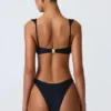 Volute verzierte Cheeky-Bikinihose in Schwarz
