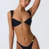Volute verzierte Cheeky-Bikinihose in Schwarz