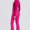 Wasserdichte Latzhose mit hoher Taille und Hosenträgern in Magenta-Pink Wasserdichte Latzhose mit hoher Taille und Hosenträgern in Magenta-Pink