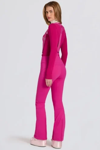 Wasserdichte Latzhose mit hoher Taille und Hosenträgern in Magenta-Pink