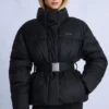 Wasserdichte Oversize-Skijacke mit Gürtel in Schwarz Wasserdichte Oversize-Skijacke mit Gürtel in Schwarz