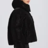 Wasserdichte, verkürzte Oversize-Skijacke in Schwarz mit Leopardenmuster Wasserdichte, verkürzte Oversize-Skijacke in Schwarz mit Leopardenmuster