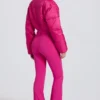 Wasserdichter, gefütterter Skianzug mit Gürtel in Magenta-Pink Wasserdichter, gefütterter Skianzug mit Gürtel in Magenta-Pink