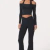 Weiche Active-Leggings mit V-Ausschnitt und ausgestelltem Bein in Schwarz Weiche Active-Leggings mit V-Ausschnitt und ausgestelltem Bein in Schwarz