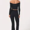 Weiche Active-Leggings mit V-Ausschnitt und ausgestelltem Bein in Schwarz Weiche Active-Leggings mit V-Ausschnitt und ausgestelltem Bein in Schwarz