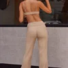 Weiche, hoch taillierte Hose mit Umschlagbund aus Rippstrick in Beige Sand Weiche, hoch taillierte Hose mit Umschlagbund aus Rippstrick in Beige Sand