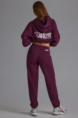 Weiche Jogginghose aus Baumwolljersey mit mittlerer Leibhöhe in der Farbe Grape