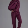 Weiche Jogginghose aus Baumwolljersey mit mittlerer Leibhöhe in der Farbe Grape