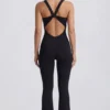 Weicher Active-Jumpsuit mit Cut-out am Rücken in Schwarz Weicher Active-Jumpsuit mit Cut-out am Rücken in Schwarz