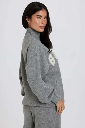 Weicher, übergroßer Pullover aus Strick in Grau Weicher, übergroßer Pullover aus Strick in Grau