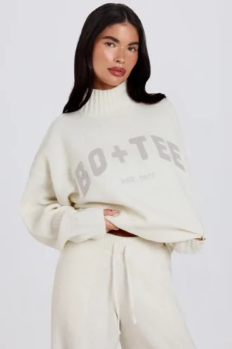 Weicher Oversize-Pullover aus Strick in Elfenbein Weicher Oversize-Pullover aus Strick in Elfenbein