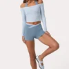 Weiches Jersey-Oberteil mit schulterfreiem Ausschnitt in Powder Blue Weiches Jersey-Oberteil mit schulterfreiem Ausschnitt in Powder Blue