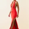 Xenia Neckholder-Maxikleid mit Cut-outs in Scharlachrot Xenia Neckholder-Maxikleid mit Cut-outs in Scharlachrot