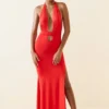 Xenia Neckholder-Maxikleid mit Cut-outs in Scharlachrot Xenia Neckholder-Maxikleid mit Cut-outs in Scharlachrot