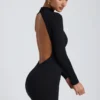 Yara Modal-Minikleid mit offenem Rücken und langen Ärmeln in Schwarz Yara Modal-Minikleid mit offenem Rücken und langen Ärmeln in Schwarz