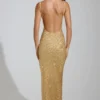 Yarina Maxikleid mit verziertem Rundhalsausschnitt und Schlitz am Oberschenkel in Gold Yarina Maxikleid mit verziertem Rundhalsausschnitt und Schlitz am Oberschenkel in Gold