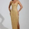Yarina Maxikleid mit verziertem Rundhalsausschnitt und Schlitz am Oberschenkel in Gold Yarina Maxikleid mit verziertem Rundhalsausschnitt und Schlitz am Oberschenkel in Gold