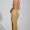 Yarina Maxikleid mit verziertem Rundhalsausschnitt und Schlitz am Oberschenkel in Gold Yarina Maxikleid mit verziertem Rundhalsausschnitt und Schlitz am Oberschenkel in Gold