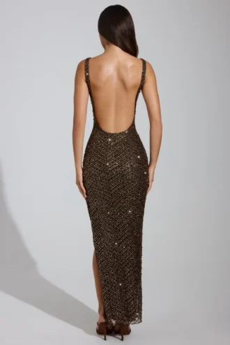Yarina Maxikleid mit verziertem U-Ausschnitt und Schlitz am Oberschenkel in Braun