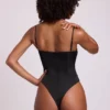 Yelda Satin-Bodys mit tiefem Ausschnitt und Schnürung in Schwarz Yelda Satin-Bodys mit tiefem Ausschnitt und Schnürung in Schwarz
