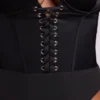 Yelda Satin-Bodys mit tiefem Ausschnitt und Schnürung in Schwarz Yelda Satin-Bodys mit tiefem Ausschnitt und Schnürung in Schwarz