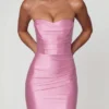 Yesenia Bandeau-Minikleid mit Rüschen in Zartrosa Yesenia Bandeau-Minikleid mit Rüschen in Zartrosa