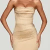 Yesenia Satin-Minikleid mit Wellenrand, Bandeau-Ausschnitt und Rüschen in Champagner Yesenia Satin-Minikleid mit Wellenrand, Bandeau-Ausschnitt und Rüschen in Champagner