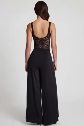 Zafira Weite Hose aus weichem Jersey mit mittlerer Leibhöhe in Schwarz