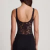 Zayla Transparenter Spitzen-Bodys mit Wellenrand und tiefem Ausschnitt in Schwarz Zayla Transparenter Spitzen-Bodys mit Wellenrand und tiefem Ausschnitt in Schwarz