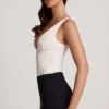 Zayla Transparenter Spitzen-Bodys mit Wellenrand und tiefem Ausschnitt in Weiß Zayla Transparenter Spitzen-Bodys mit Wellenrand und tiefem Ausschnitt in Weiß