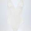 Zayla Transparenter Spitzen-Bodys mit Wellenrand und tiefem Ausschnitt in Weiß Zayla Transparenter Spitzen-Bodys mit Wellenrand und tiefem Ausschnitt in Weiß