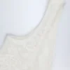 Zayla Transparenter Spitzen-Bodys mit Wellenrand und tiefem Ausschnitt in Weiß Zayla Transparenter Spitzen-Bodys mit Wellenrand und tiefem Ausschnitt in Weiß
