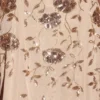 Zelina – Verziertes Midaxi-Kleid mit weichem U-Ausschnitt und asymmetrischem Schnitt in Gold Zelina – Verziertes Midaxi-Kleid mit weichem U-Ausschnitt und asymmetrischem Schnitt in Gold