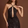Zelinda verziertes Neckholder-Minikleid mit Wasserfallausschnitt in Schwarz Zelinda verziertes Neckholder-Minikleid mit Wasserfallausschnitt in Schwarz