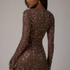 Zeta Sheer verziertes A-Linien-Minikleid mit langen Ärmeln in Deep Cocoa Zeta Sheer verziertes A-Linien-Minikleid mit langen Ärmeln in Deep Cocoa