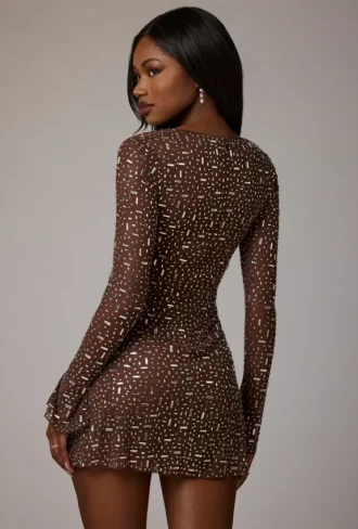 Zeta Sheer verziertes A-Linien-Minikleid mit langen Ärmeln in Deep Cocoa