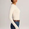 Ziva Modal-Bodys mit Rundhalsausschnitt und langen Ärmeln in Creme Ziva Modal-Bodys mit Rundhalsausschnitt und langen Ärmeln in Creme