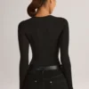 Ziva Modal-Bodys mit Rundhalsausschnitt und langen Ärmeln in Schwarz Ziva Modal-Bodys mit Rundhalsausschnitt und langen Ärmeln in Schwarz