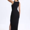 Zora Modal-Maxikleid mit tiefem Ausschnitt und Cut-outs in Schwarz Zora Modal-Maxikleid mit tiefem Ausschnitt und Cut-outs in Schwarz