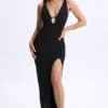Zora Modal-Maxikleid mit tiefem Ausschnitt und Cut-outs in Schwarz Zora Modal-Maxikleid mit tiefem Ausschnitt und Cut-outs in Schwarz