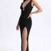 Zora Modal-Maxikleid mit tiefem Ausschnitt und Cut-outs in Schwarz Zora Modal-Maxikleid mit tiefem Ausschnitt und Cut-outs in Schwarz