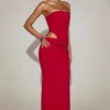 Zorya Bandeau-Maxikleid aus weichem Jersey mit Cut-outs in True Red Zorya Bandeau-Maxikleid aus weichem Jersey mit Cut-outs in True Red